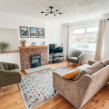 Staybynumbers - Spacious Three Bed House Royal Hillsborough Kültér fotó